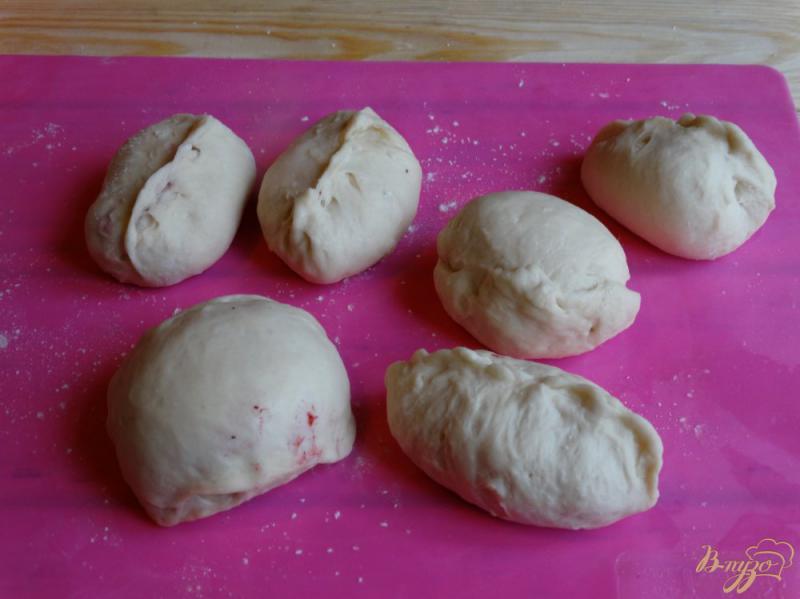 Фото приготовление рецепта: Постные булочки с брусничным джемом в мультиварке шаг №9