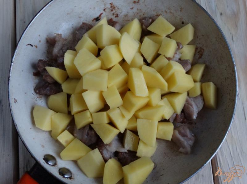 Фото приготовление рецепта: Картофель со свининой по-русски шаг №2