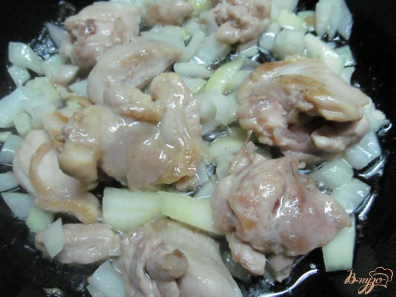 Фото приготовление рецепта: Курица с кус-кусом и шпинатом шаг №2