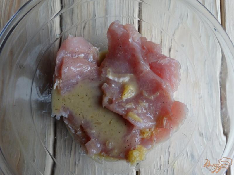 Фото приготовление рецепта: Отбивные из индейки в апельсиново-горчичном маринаде шаг №5