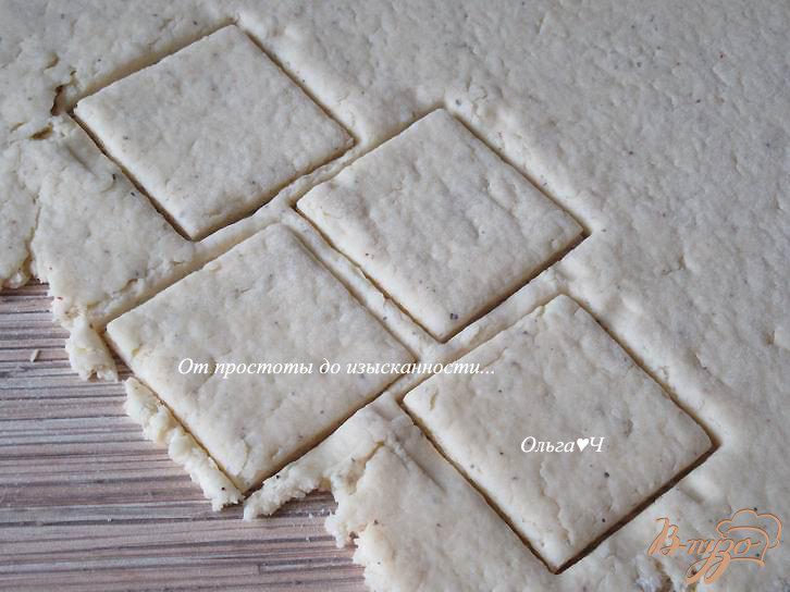 Фото приготовление рецепта: Сырное печенье с перцем шаг №6