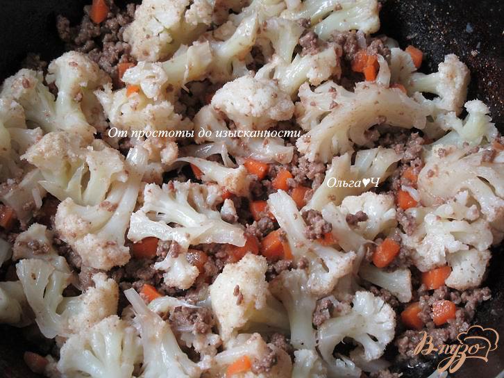 Фото приготовление рецепта: Цветная капуста с мясным соусом шаг №3