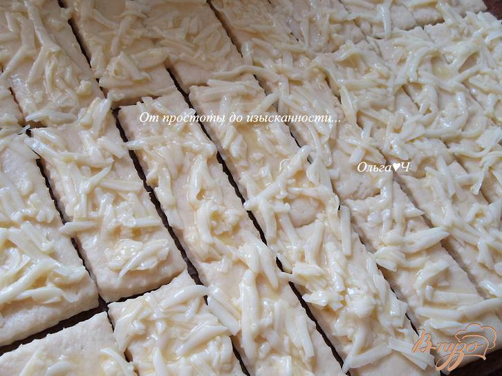 Фото приготовление рецепта: Соленое творожное печенье с сыром шаг №5