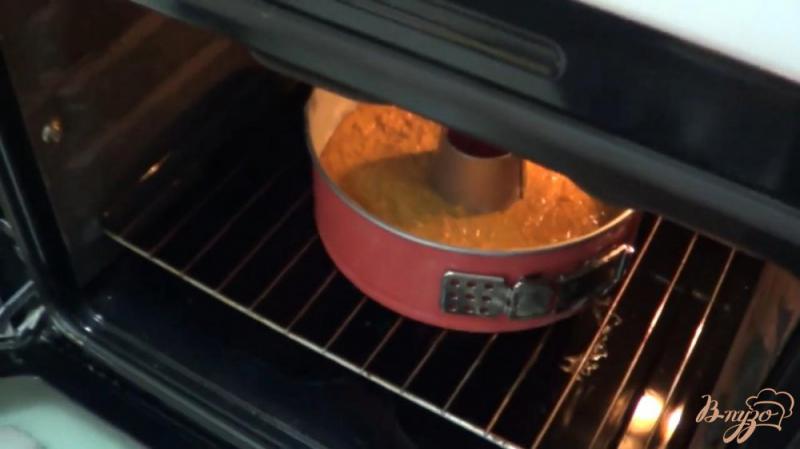 Фото приготовление рецепта: Морковный пирог на стевии шаг №4