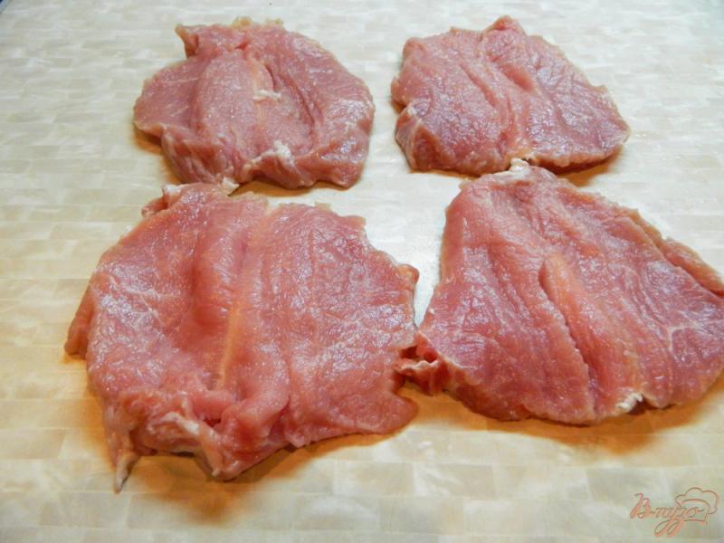 Фото приготовление рецепта: Свиные рулеты с мандарином и черносливом шаг №1