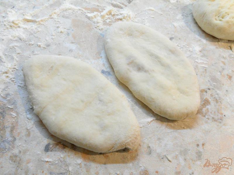 Фото приготовление рецепта: Жареные пирожки с картофелем и куриным фаршем шаг №5