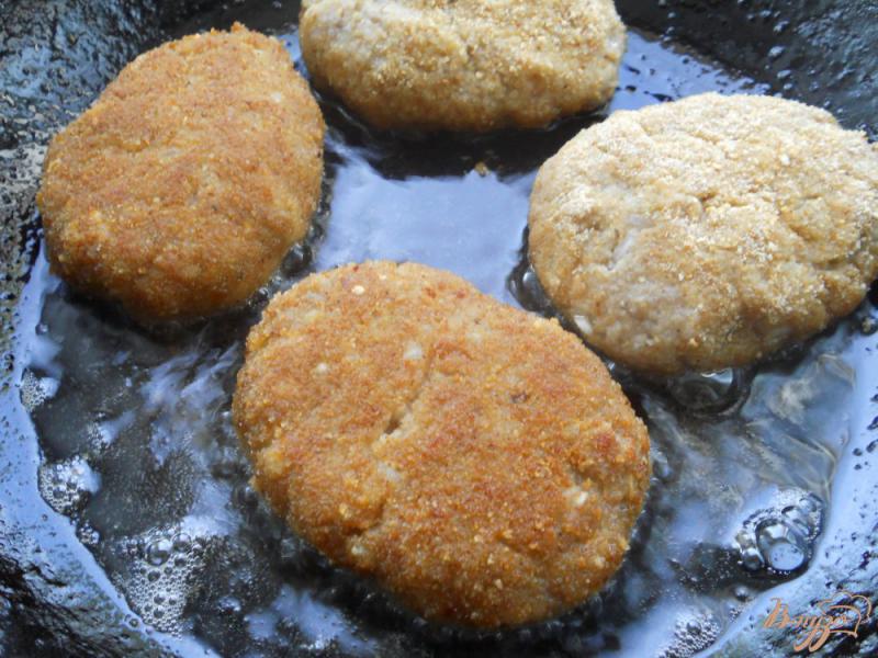Фото приготовление рецепта: Курино-говяжьи котлеты с картофелем и баклажанами шаг №5
