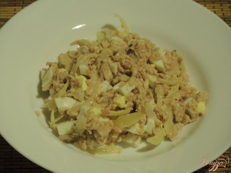 Фото приготовление рецепта: Салат из печени трески шаг №6