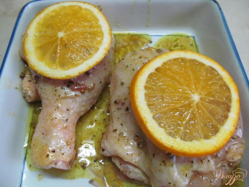 Фото приготовление рецепта: Курица под апельсином с пряностями шаг №5