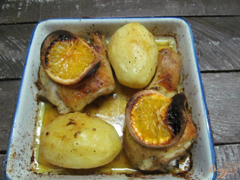 Фото приготовление рецепта: Курица под апельсином с пряностями шаг №7