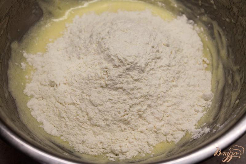Фото приготовление рецепта: Песочное печенье с лимоном шаг №2