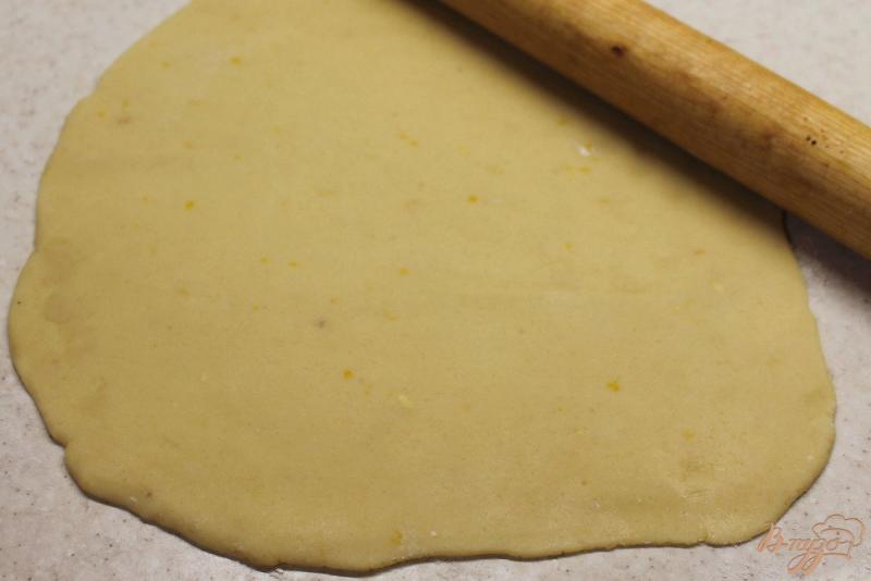 Фото приготовление рецепта: Песочное печенье с лимоном шаг №6
