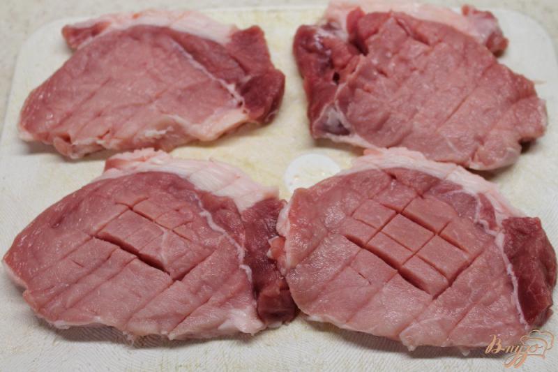 Фото приготовление рецепта: Свинина маринованная в кефире и соевом соусе шаг №1
