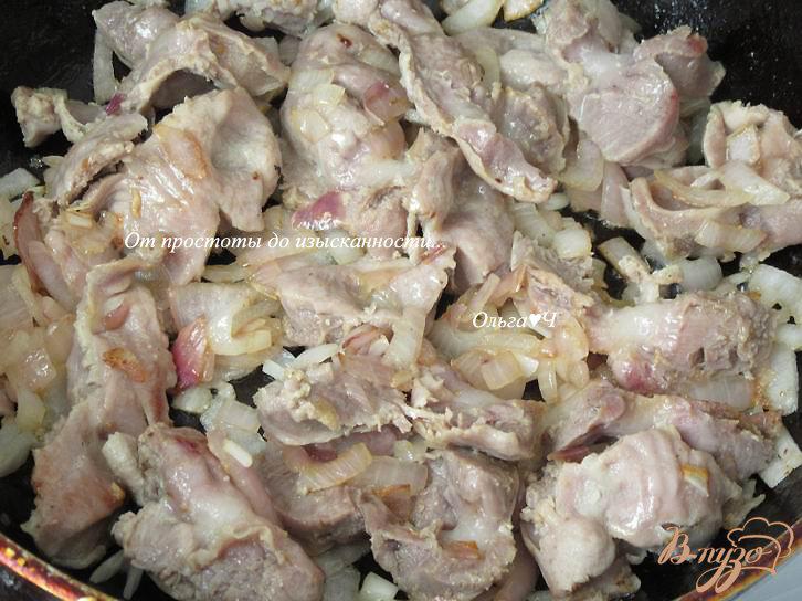 Фото приготовление рецепта: Куриные желудочки в сметанном соусе с базиликом шаг №2