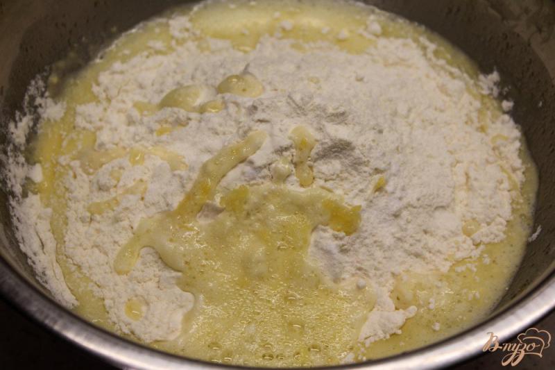 Фото приготовление рецепта: Пирог с орехами, мятой и лимоном шаг №3