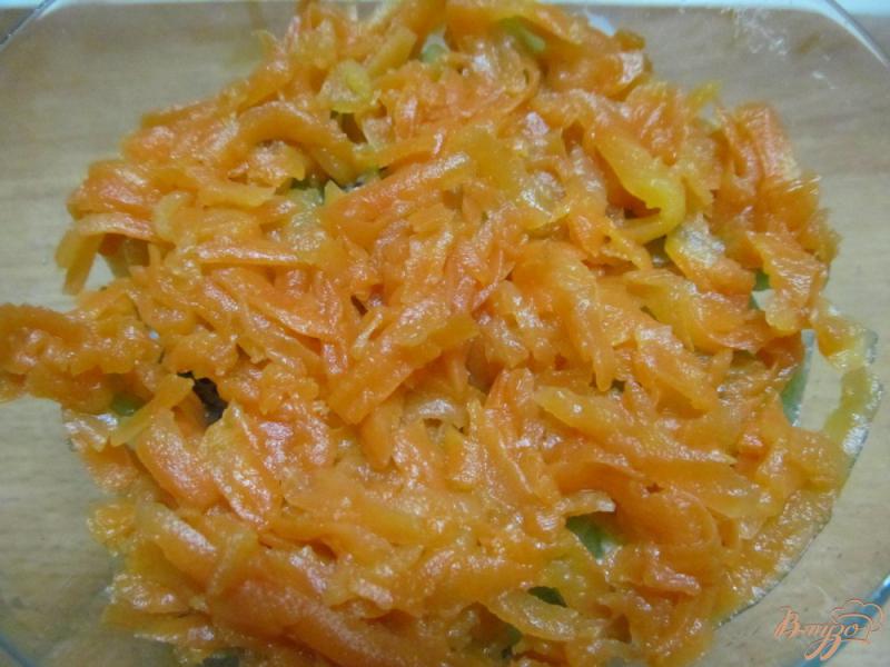 Фото приготовление рецепта: Куриный салат с яблоком и киви шаг №4