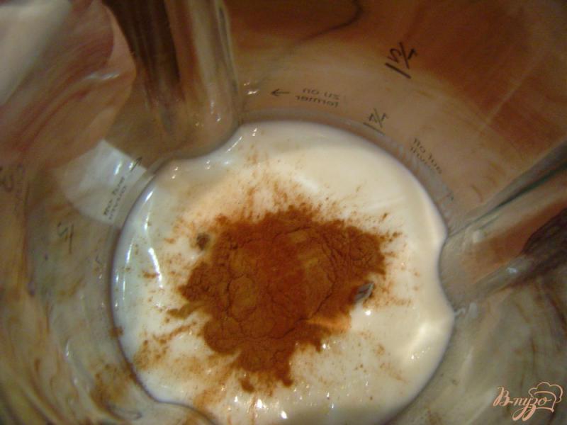 Фото приготовление рецепта: Кефирный напиток с корицей, имбирем и медом шаг №2