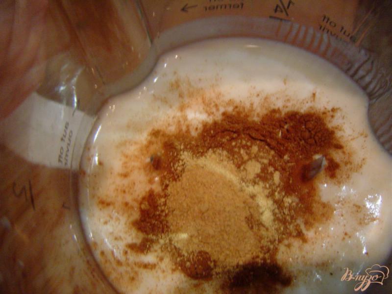 Фото приготовление рецепта: Кефирный напиток с корицей, имбирем и медом шаг №3