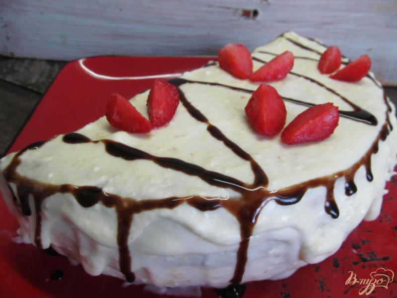 Фото приготовление рецепта: Клубничный торт шаг №11