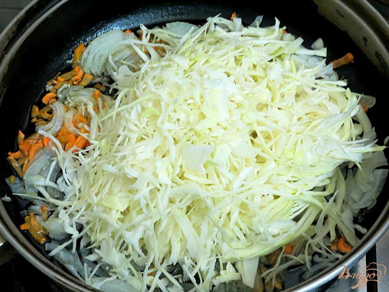 Фото приготовление рецепта: Рисовая вермишель с овощами шаг №5