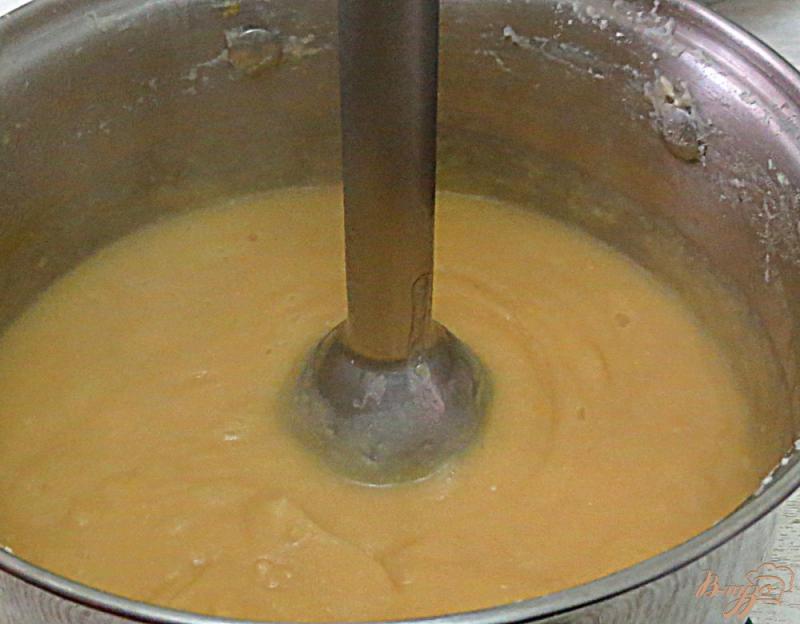 Фото приготовление рецепта: Гороховый суп с копчёными крылышками шаг №6