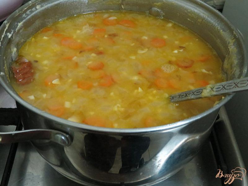 Фото приготовление рецепта: Гороховый суп с копчёными крылышками шаг №8