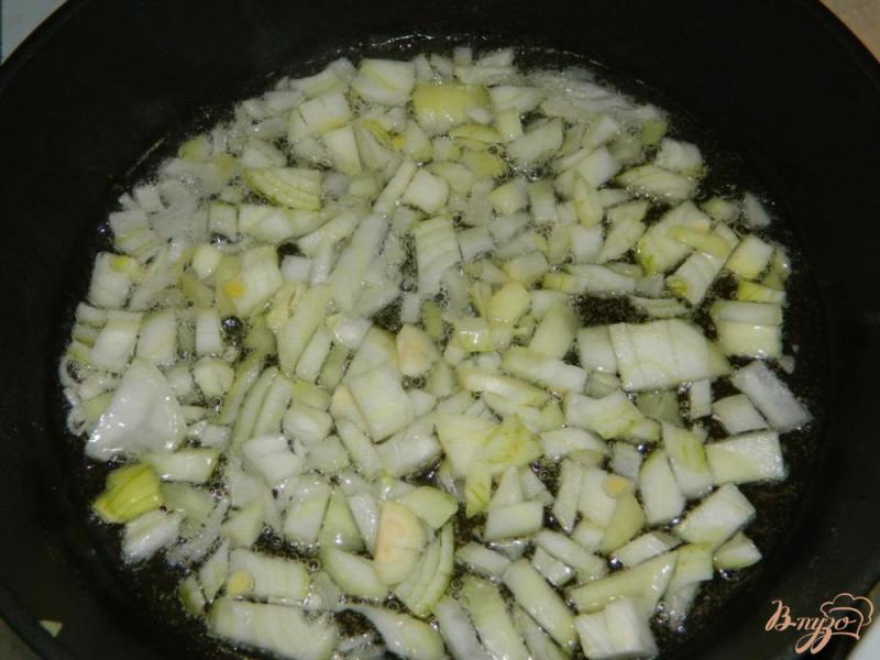 Фото приготовление рецепта: Курица с грибами в горчично-гранатовом соусе шаг №1