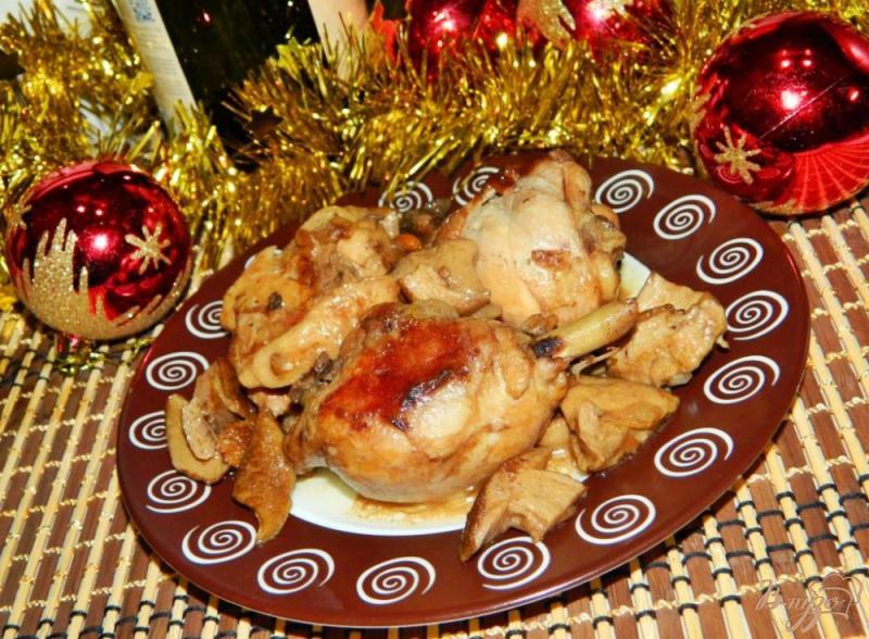 Фото приготовление рецепта: Курица с грибами в горчично-гранатовом соусе шаг №5