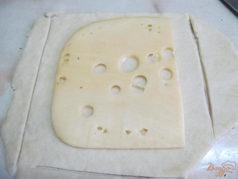 Фото приготовление рецепта: Закуска из бекона с сыром шаг №3