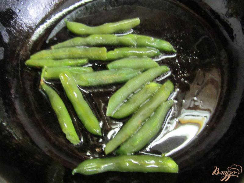 Фото приготовление рецепта: Теплый салат из шампиньона с фасолью шаг №2