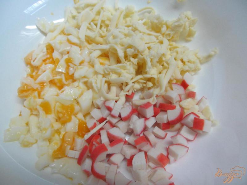 Фото приготовление рецепта: Закуска из салата в сыре шаг №2