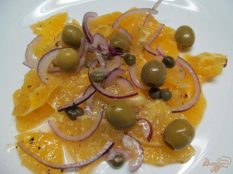 Фото приготовление рецепта: Салат из апельсинов по-сицилийски шаг №4