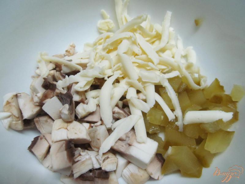 Фото приготовление рецепта: Фаршированная куриная грудка беконом и грибами шаг №3