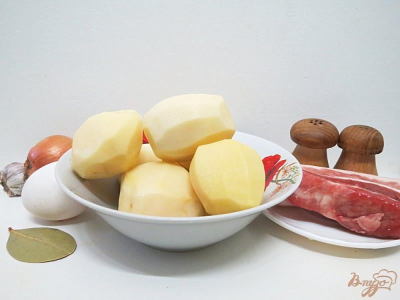 Фото приготовление рецепта: Картофель жареный на сале с яйцом шаг №1