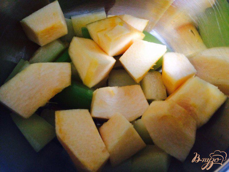 Фото приготовление рецепта: Овощной суп-пюре на бульоне из индейки шаг №3