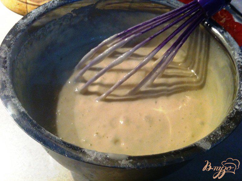 Фото приготовление рецепта: Пышные оладьи с изюмом шаг №3
