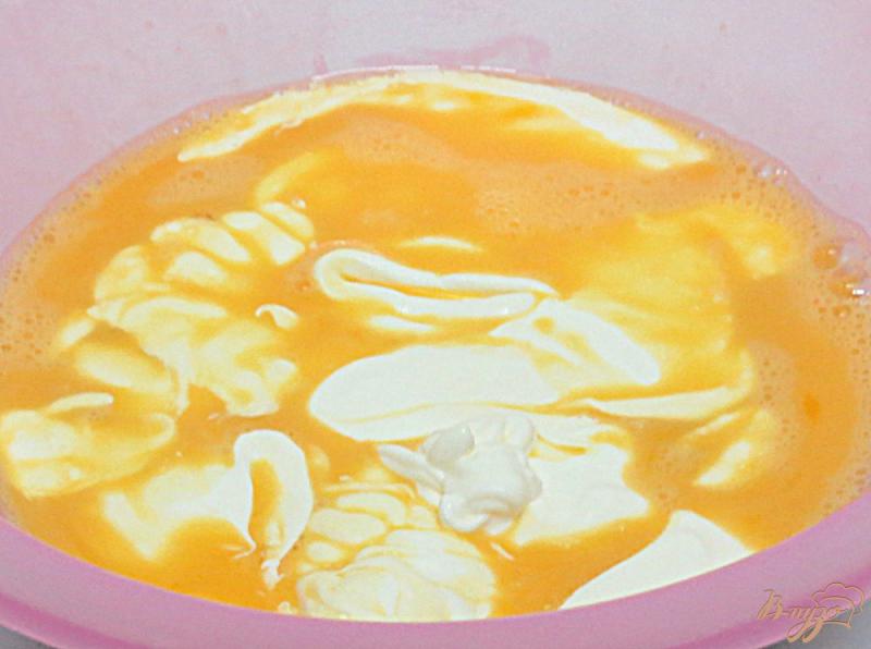 Фото приготовление рецепта: Хек в яично-сметанном  соусе в мультиварке шаг №5