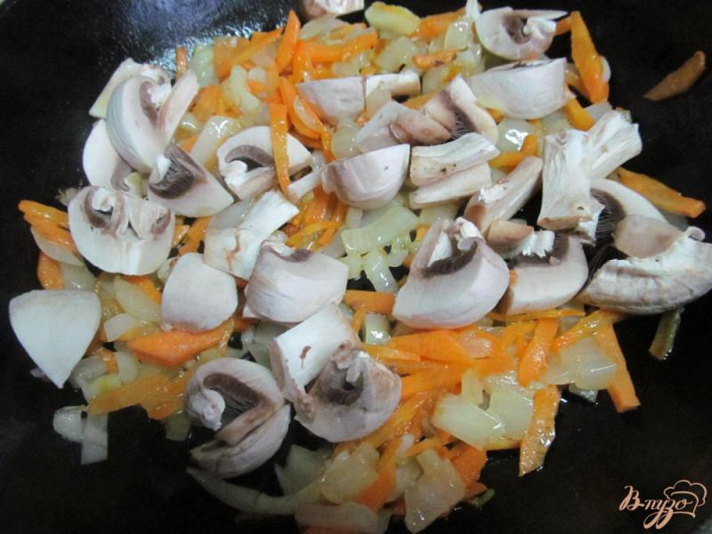 Фото приготовление рецепта: Щи с грибами и чечевицей шаг №5