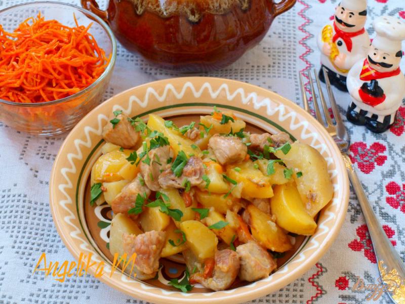 Фото приготовление рецепта: Свинина с картошкой в горшочках шаг №5