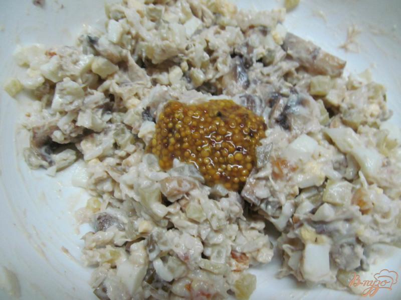 Фото приготовление рецепта: Салат из мяса свинины с орехами и курагой шаг №5