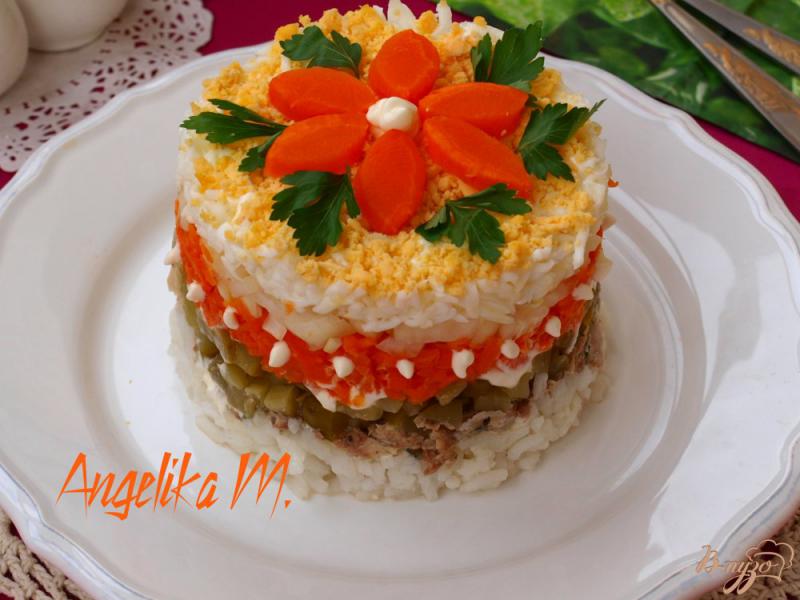 Фото приготовление рецепта: Салат с рисом, яйцами и сардинами шаг №5