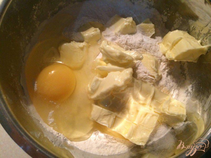 Фото приготовление рецепта: Пирог из песочного теста с яблочным вареньем шаг №1