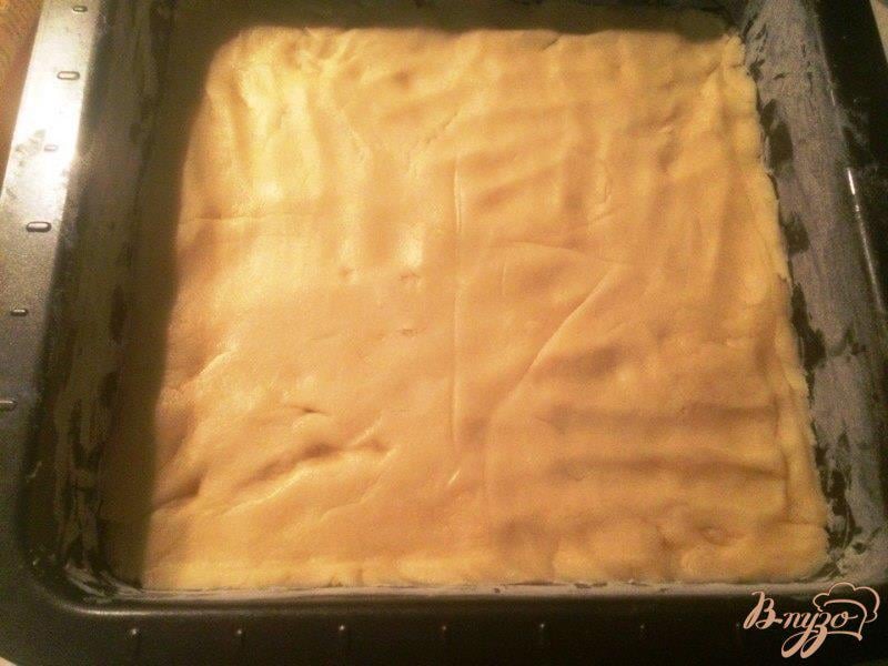 Фото приготовление рецепта: Пирог из песочного теста с яблочным вареньем шаг №3