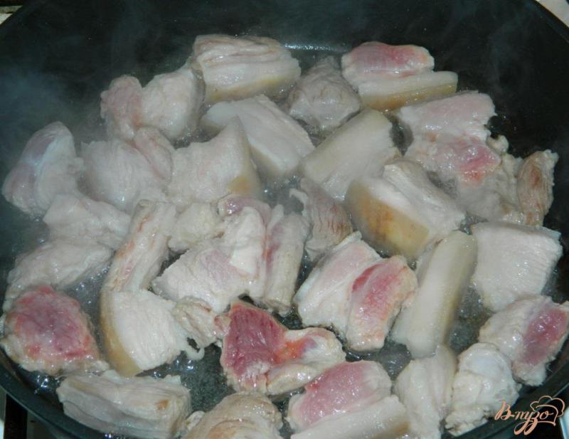 Фото приготовление рецепта: Свинина в луковом соусе шаг №2