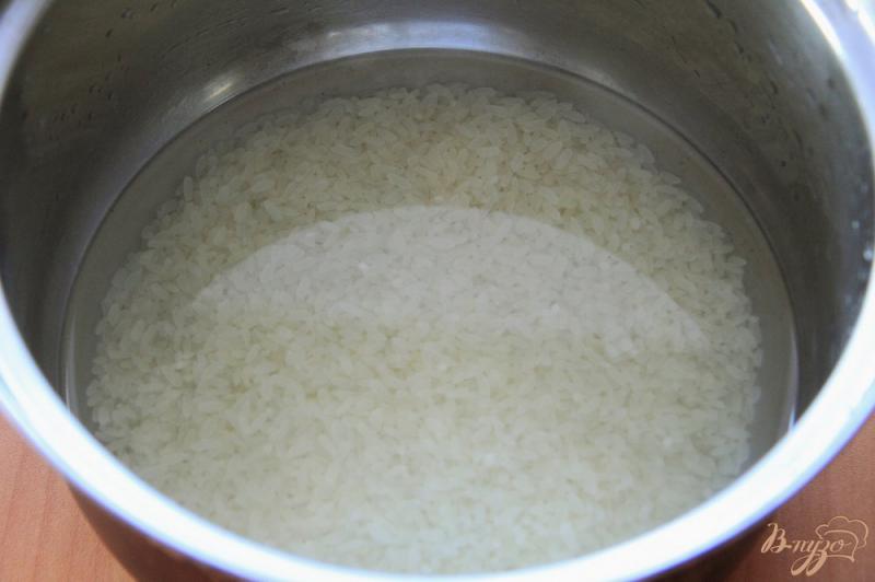 Фото приготовление рецепта: Рассыпчатая рисовая каша на молоке шаг №2