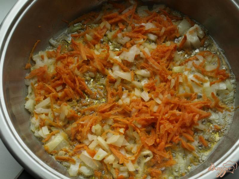 Фото приготовление рецепта: Куриный суп с рисом и маринованными помидорами шаг №1