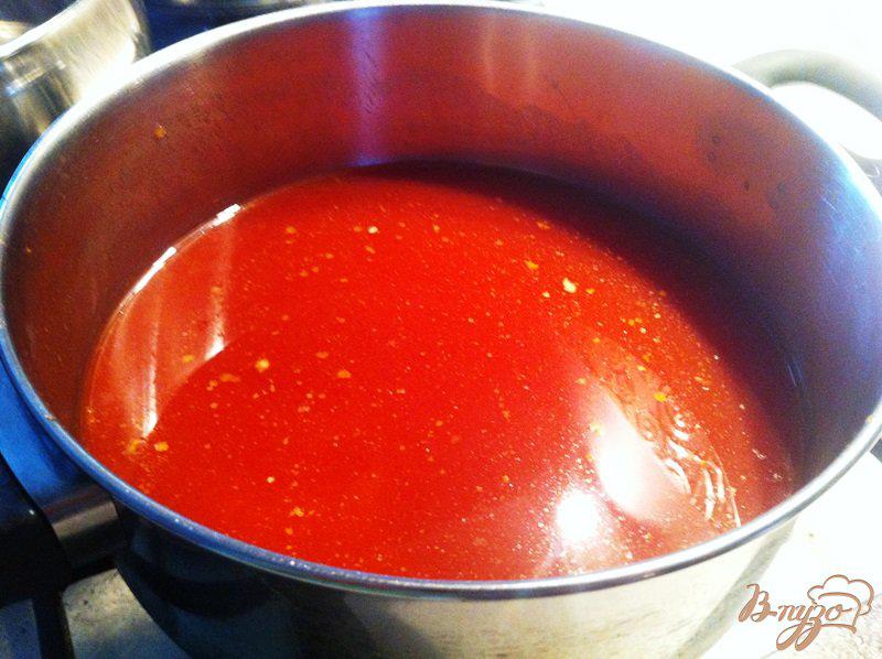 Фото приготовление рецепта: Томатный суп с макаронами шаг №1