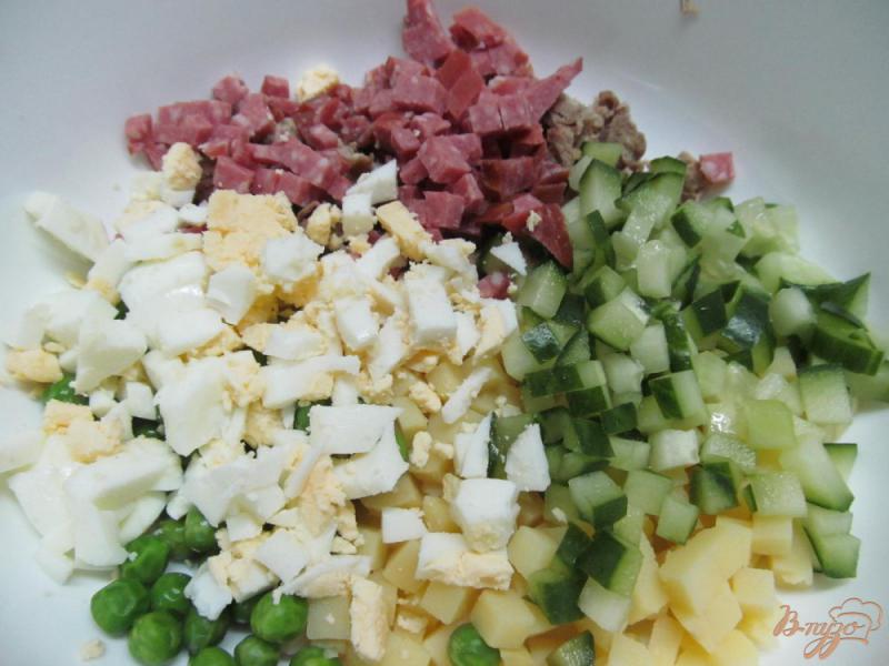 Фото приготовление рецепта: Салат с мясом и куриными сердечками шаг №5