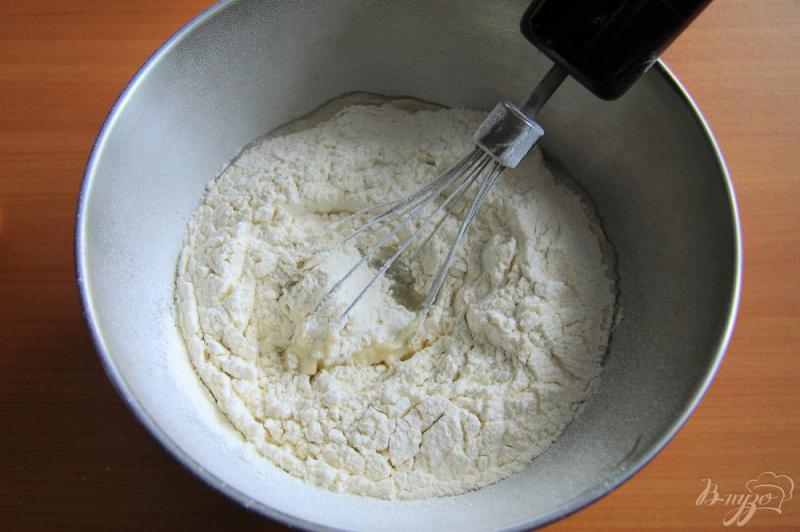 Фото приготовление рецепта: Постный кекс на рассоле с изюмом шаг №3