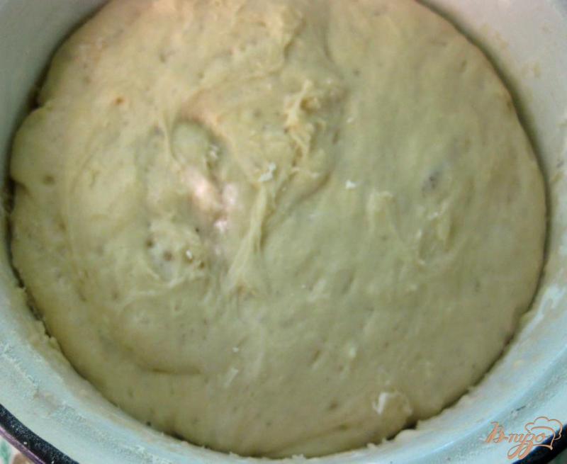 Фото приготовление рецепта: Пирожи жареные с яйцом и зеленым луком шаг №2